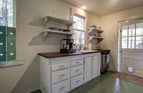 Fairhope Cottage | Charming Coastal Cottage in Fairhope, steps away from Mobile Bay