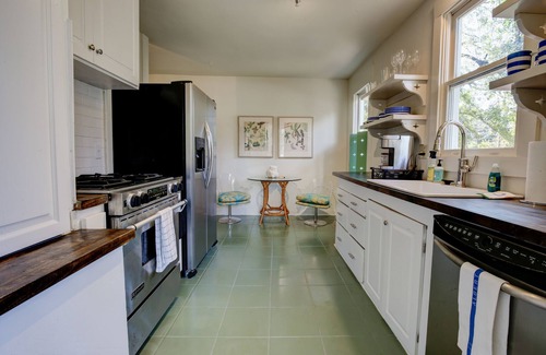 Fairhope Cottage | Charming Coastal Cottage in Fairhope, steps away from Mobile Bay