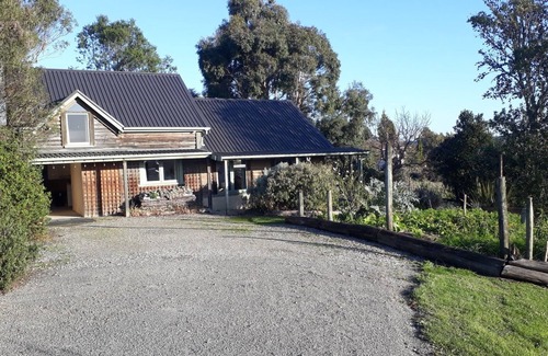 Tasman House | Charming Coastal Country Cottage, Nelson Coastal Barnstay