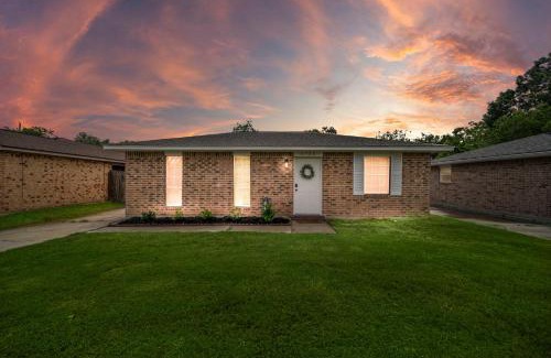 El Lago House | Charming Coastal Retreat in Seabrook TX