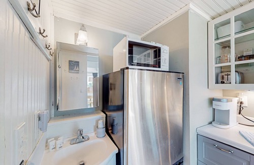 North Truro Condo | Charming coastal studio with private beach access, scenic patio, grill, & games