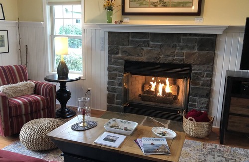 Egg Harbor Cottage | Charming Cobblestone Cottage at Horseshoe Bay