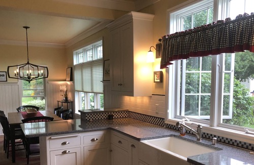 Egg Harbor Cottage | Charming Cobblestone Cottage at Horseshoe Bay