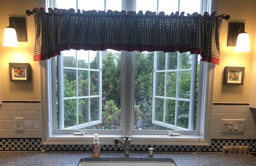 Egg Harbor Cottage | Charming Cobblestone Cottage at Horseshoe Bay