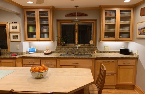 Shorewood House | Charming colonial 3.2 miles from the DNC