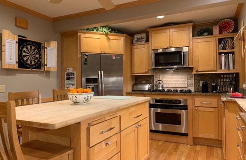 Shorewood House | Charming colonial 3.2 miles from the DNC