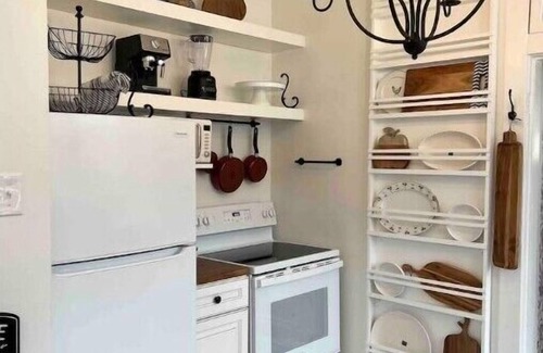 Columbia House | Charming Columbia Retreat ~ 2 bedroom2 bath ~ Monthly Stays Welcomen