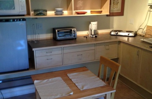 Ashland Cottage | Charming, Comfortable Garden Studio Above The University.