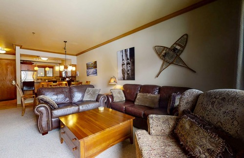 Steamboat Springs Condo | Charming condo just steps to base area w/shared pool, hot tub, free WiFi