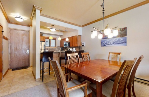 Steamboat Springs Condo | Charming condo just steps to base area w/shared pool, hot tub, free WiFi