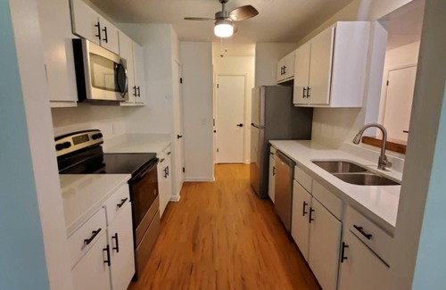West Ashley Condo | Charming Condo amongst trees Close to Everything
