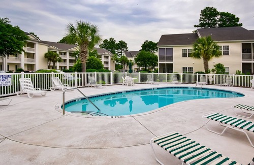 Waterford Plantation Condo | Charming condo near the beach with pool, golf, balcony, & washer/dryer