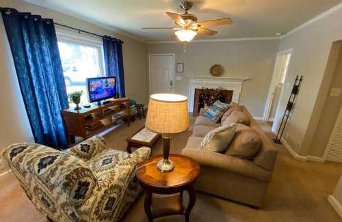 Sunset Hills Apartment | Charming Condo Near Downtown, NCSU and PNC Arena