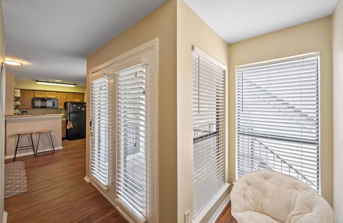 Fort Worth Condo | Charming Condo Near W 7th, Dining, Univ Dr & TCU. Cozy Extended Stay for Pros