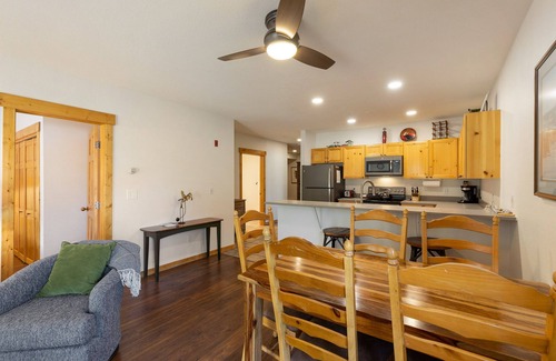 Mountain House Condo | Charming Condo w/Incredible Views/Walk to the Slopes/Access to Shared Hot Tubs