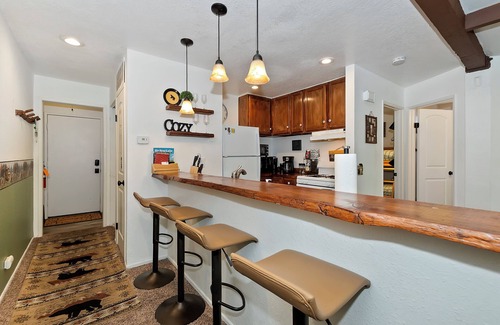 Boulder Bay Apartment | Charming Condo W/Hot tub & Pet Friendly
