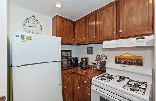 Boulder Bay Apartment | Charming Condo W/Hot tub & Pet Friendly