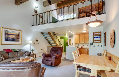 Carnelian Woods Condo | Charming Condo with Shared Pool, Hot Tub, Tennis, & Entertainment