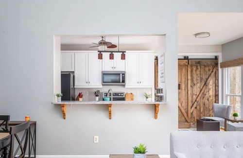 Wake Forest House | Charming Corner Cottage Retreat CLOSE to Pool, Downtown WF, Seminary, & More!
