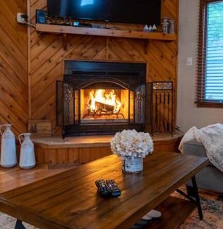 Lake Harmony House | Charming Corner Newly Furnished Townhome