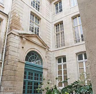Quartier Sainte-Avoye Apartment | Charming Cosy Triplex in Trendy Marais