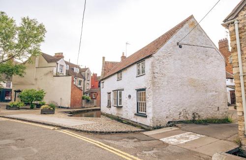 Dursley Apartment | Charming Cotswolds Retreat in the Heart of Dursley