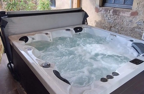 Ville-sur-Illon House | Charming cottage between forest and relaxation with spa and WIFI