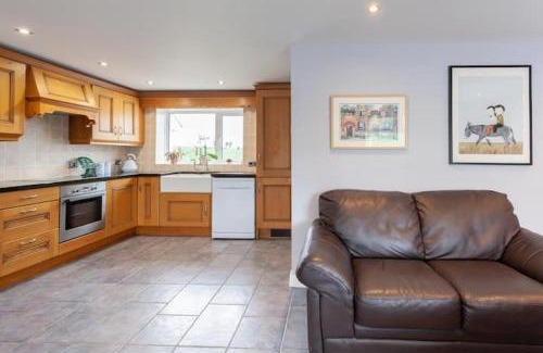 Poyntzpass House | Charming Cottage 4 Bedroom