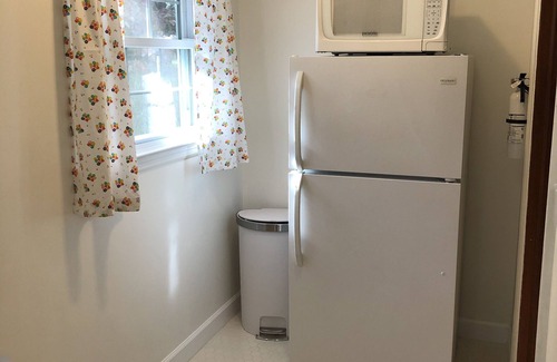 Kenilworth Forest Apartment | Charming Cottage 5 Minutes from Downtown