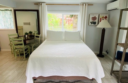 Haleiwa Cottage | Charming Cottage across the street from beach and walking distance to Haleiwa!