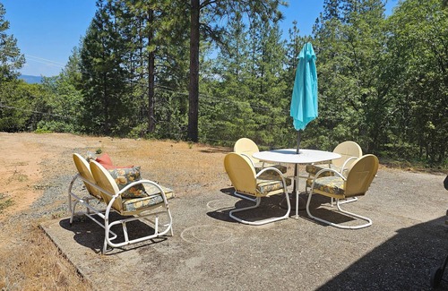 Colfax Cottage | Charming cottage at Boondok Farms in lovely Colfax