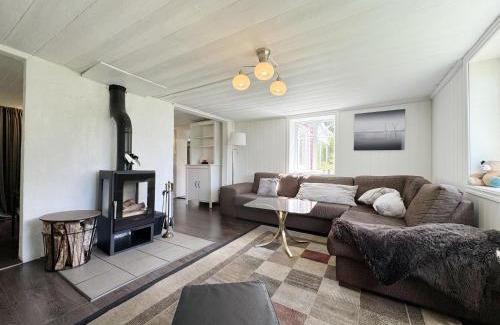 Vanersborg Municipality House | Charming Cottage by Lake Vanern, Frandefors