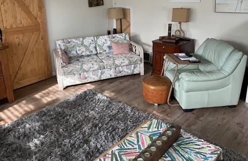 Ormond Beach Cottage | Charming Cottage Close to Beach and All Daytona Attractions.