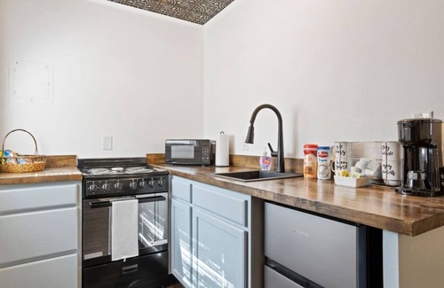 Bay St Louis Apartment | Charming Cottage! Great for Couples. No cleaning Fee :)