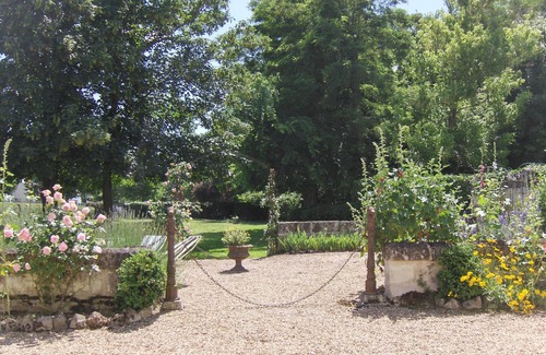 Saint-Lambert-des-Levees House | Charming cottage in 19th century property in the middle of a wooded park in Saumur