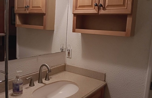 Carmichael Cottage | Charming cottage in delightful Fair Oaks with WiFi and AC and heat.nn