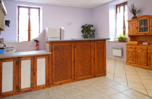 La Montagne Cottage | Charming cottage in La Montagne with fireplace, pets allowed