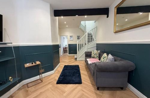 Windsor House | Charming cottage in WINDSOR - WALK TO CASTLE &SHOPS!