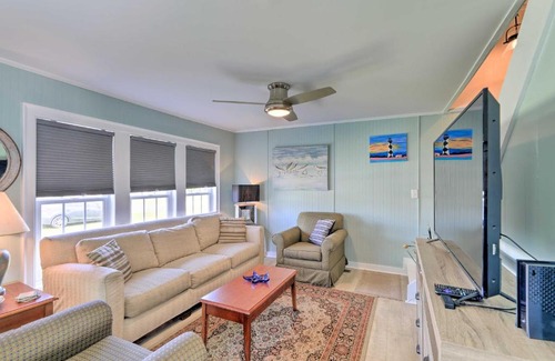 Atlantic Beach House | Charming Cottage Less Than half Mile to Atlantic Beach!