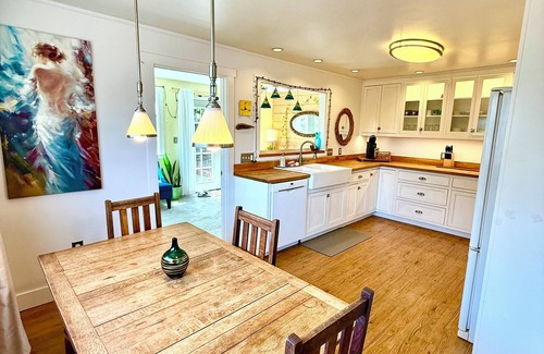 Southeastern Sacramento House | Charming Cottage Near Downtown Sac with Office & Fast WiFi