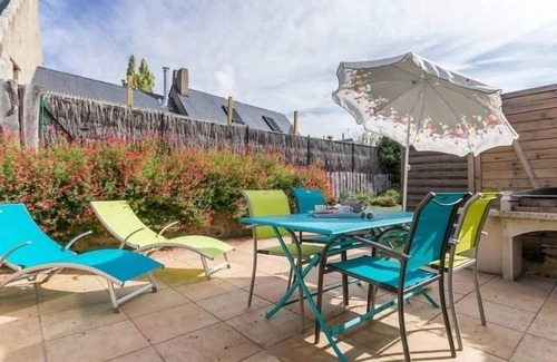 Clis Cottage | Charming Cottage Near Salt Marshes & Guérande Walls with Enclosed Garden and Terrace