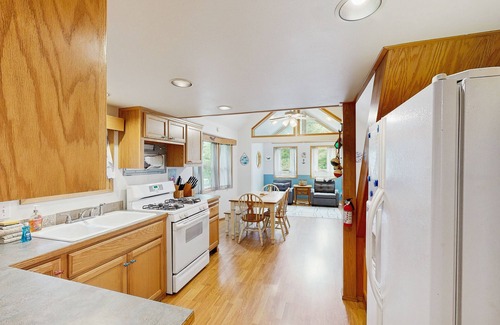 Brookings Cabin | Charming cottage near Whaleshead Beach, 4-person private hot tub, deck, & grill