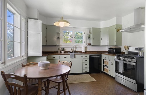 Bay View House | Charming Cottage Near Lake Michigan – Walk to Dining, Shops & Bike Trails!