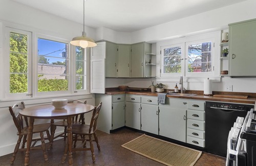Bay View House | Charming Cottage Near Lake Michigan – Walk to Dining, Shops & Bike Trails!