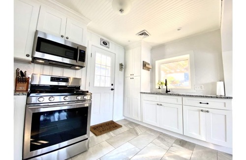 Livonia Center House | Charming cottage on Conesus Lake
