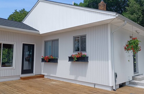 Shelby Cottage | Charming Cottage on Stony Lake in Shelby, Michigan with AC, WiFi
