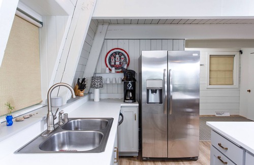 Kewaunee County Cabin | Charming Cottage on the Bay - 20 minutes to Sturgeon Bay or Green Bay!
