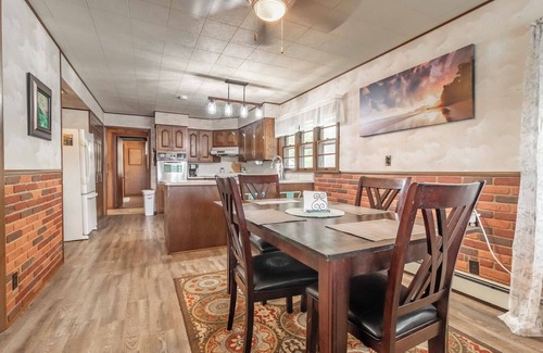 Friendship Cottage | CHARMING COTTAGE ON ROCHE-A-CRI LAKE WITH PRIVATE PIER AND BEACH - PET FRIENDLY