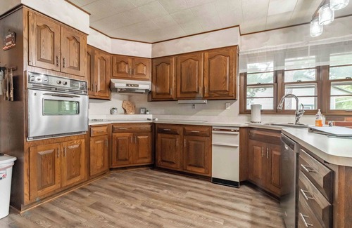 Friendship Cottage | CHARMING COTTAGE ON ROCHE-A-CRI LAKE WITH PRIVATE PIER AND BEACH - PET FRIENDLY