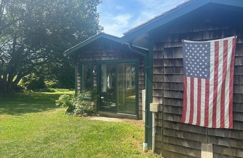 Little Compton Cottage | Charming cottage with bucolic farm views, private waterfront 🏝️🐄☀️